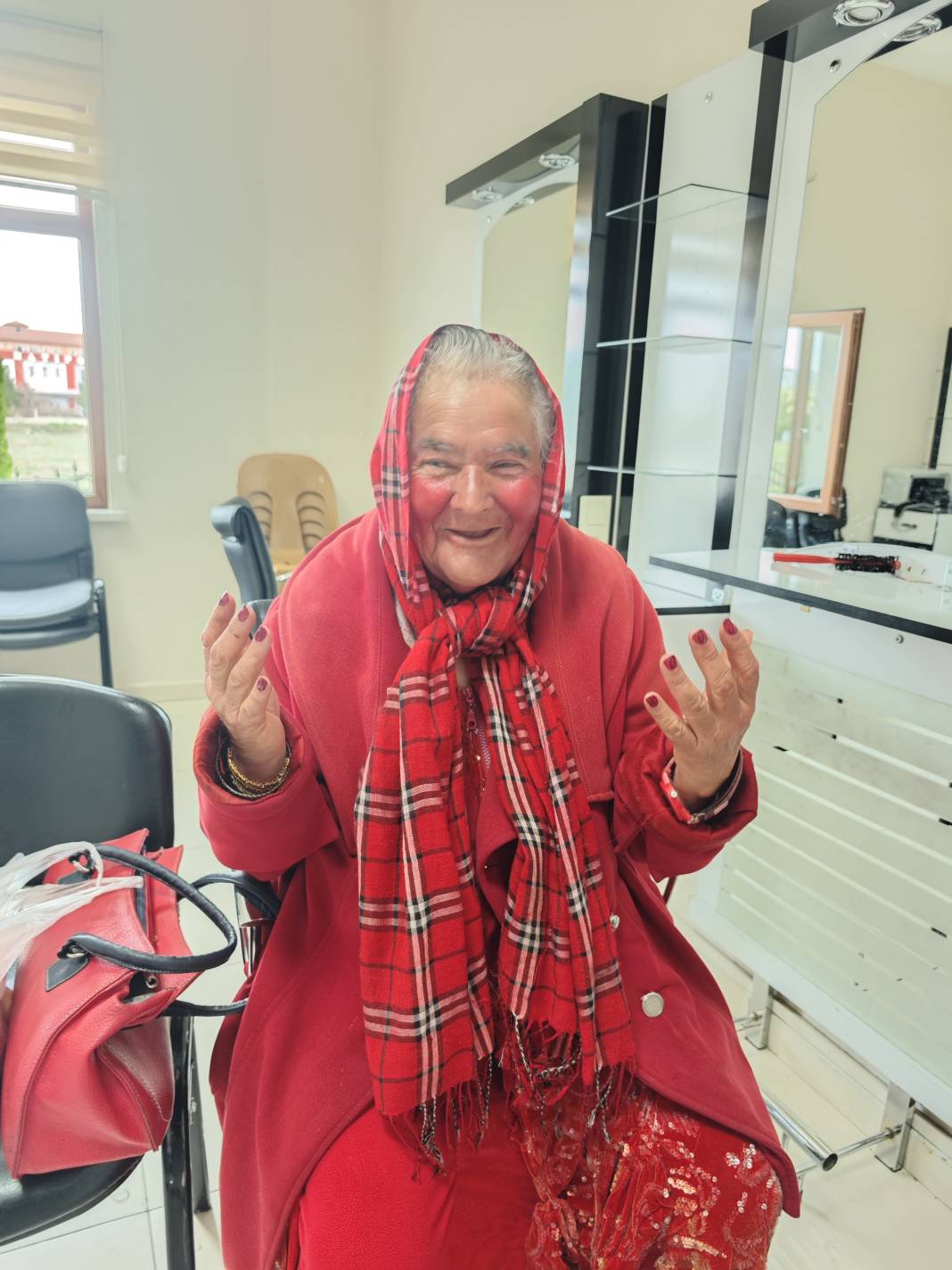 Kırmızı bir hayatın ünlü kahramanına Konya’da yüz güldüren dokunuş 23